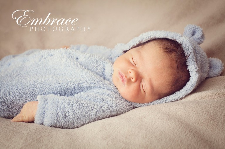 baby-bunny-jumpsuit-adelaide-baby-photographer-embrace-photography